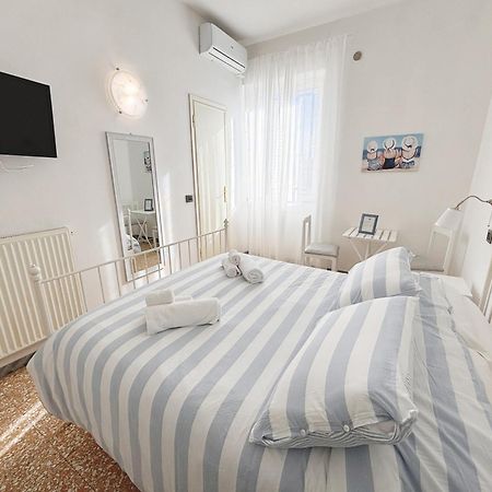 A Casa Di Mario E Nene Panzió Viareggio Kültér fotó